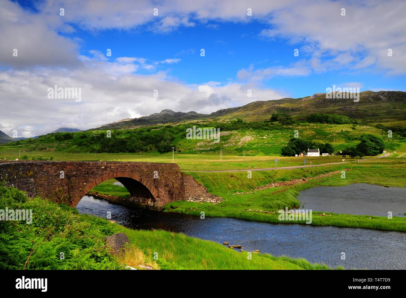 Pont sur la rivière Kishorn, près de Tornapress, dans l'ouest de Ross, Ross-shire, Scotland, UK, Royaume-Uni, Europe Banque D'Images