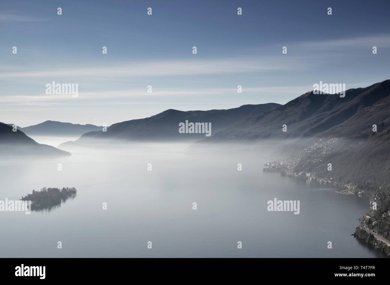 Iles de Brissago, lac Lago Maggiore avec mountain, Tessin, Suisse Banque D'Images