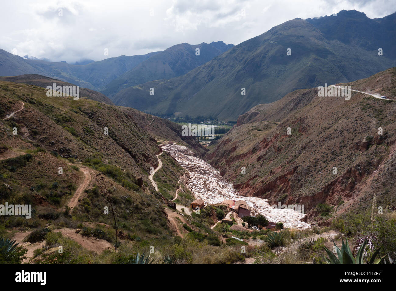 Vue panoramique sur les piscines de la Salinas de Maras, péruvienne traditionnel et célèbre mine de sel, près de Cusco Banque D'Images