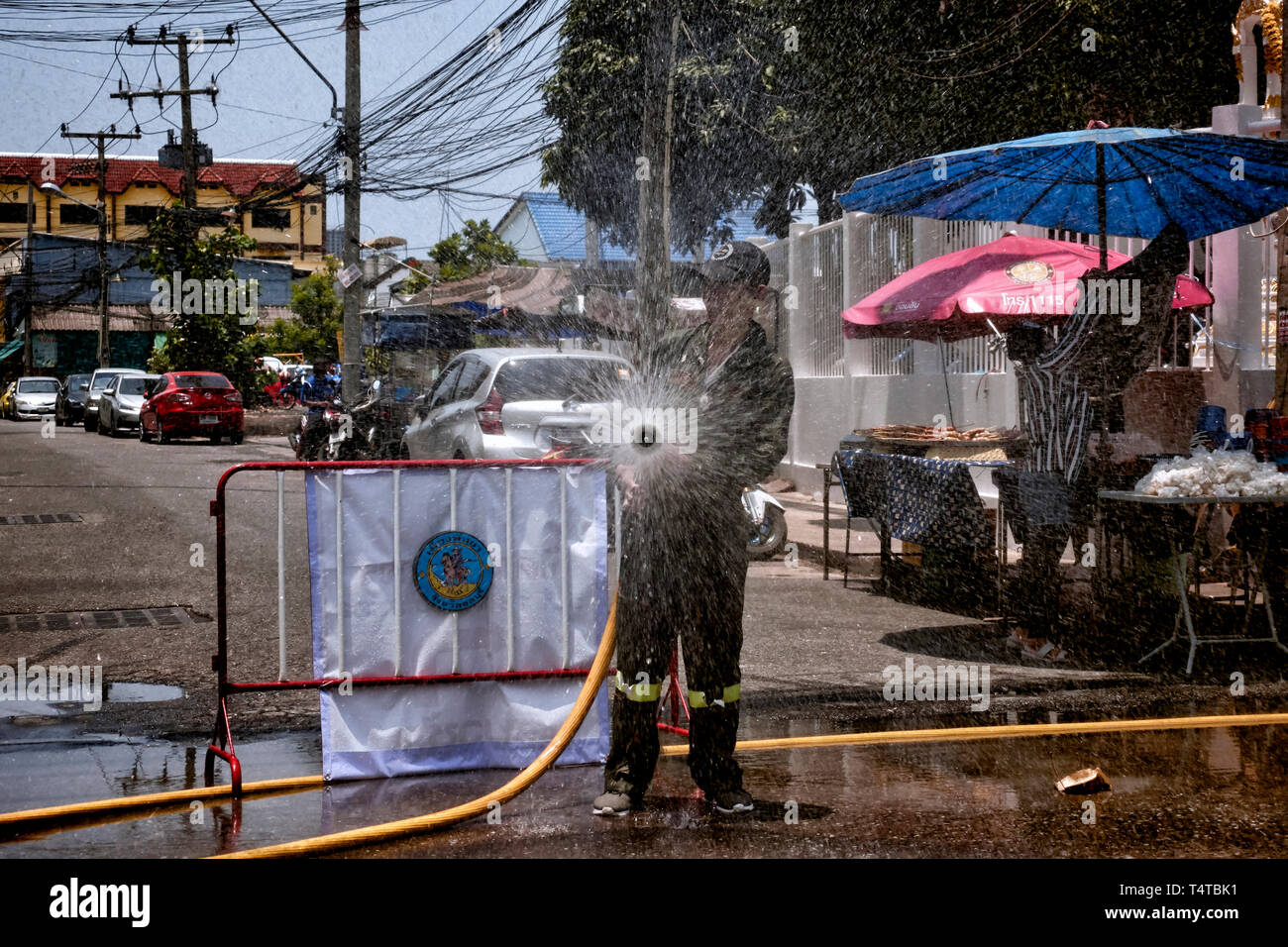 La Thaïlande Songkran festival de l'eau et de l'an 2019 avec le soutien de utilisées pour arroser automobilistes Banque D'Images