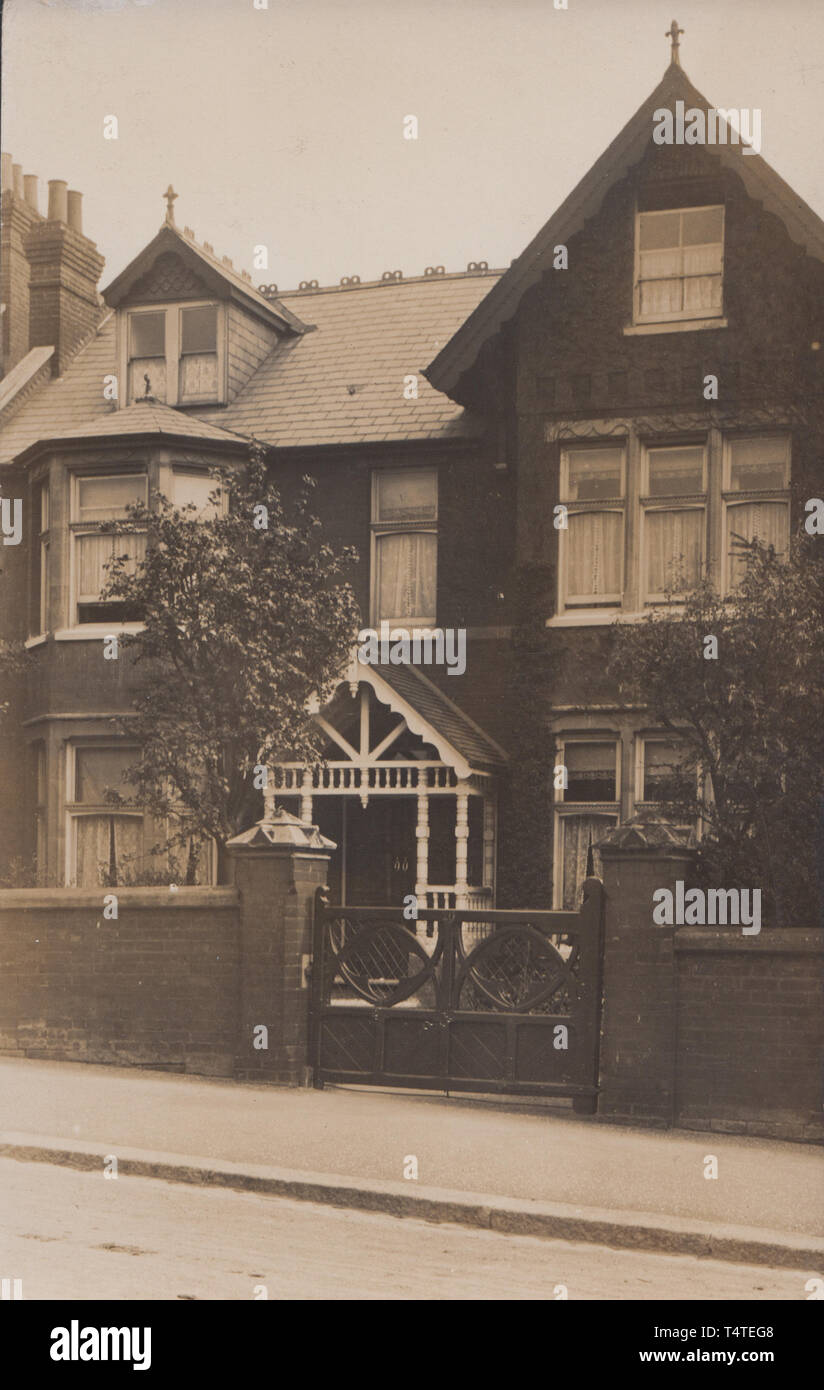 Vintage Carte postale photographique montrant une maison historique de la maison. Banque D'Images