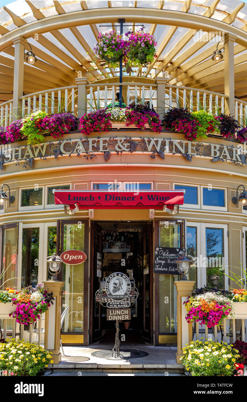 Un célèbre restaurant, situé dans la rue Queen, est un bon bar à vin et café Banque D'Images