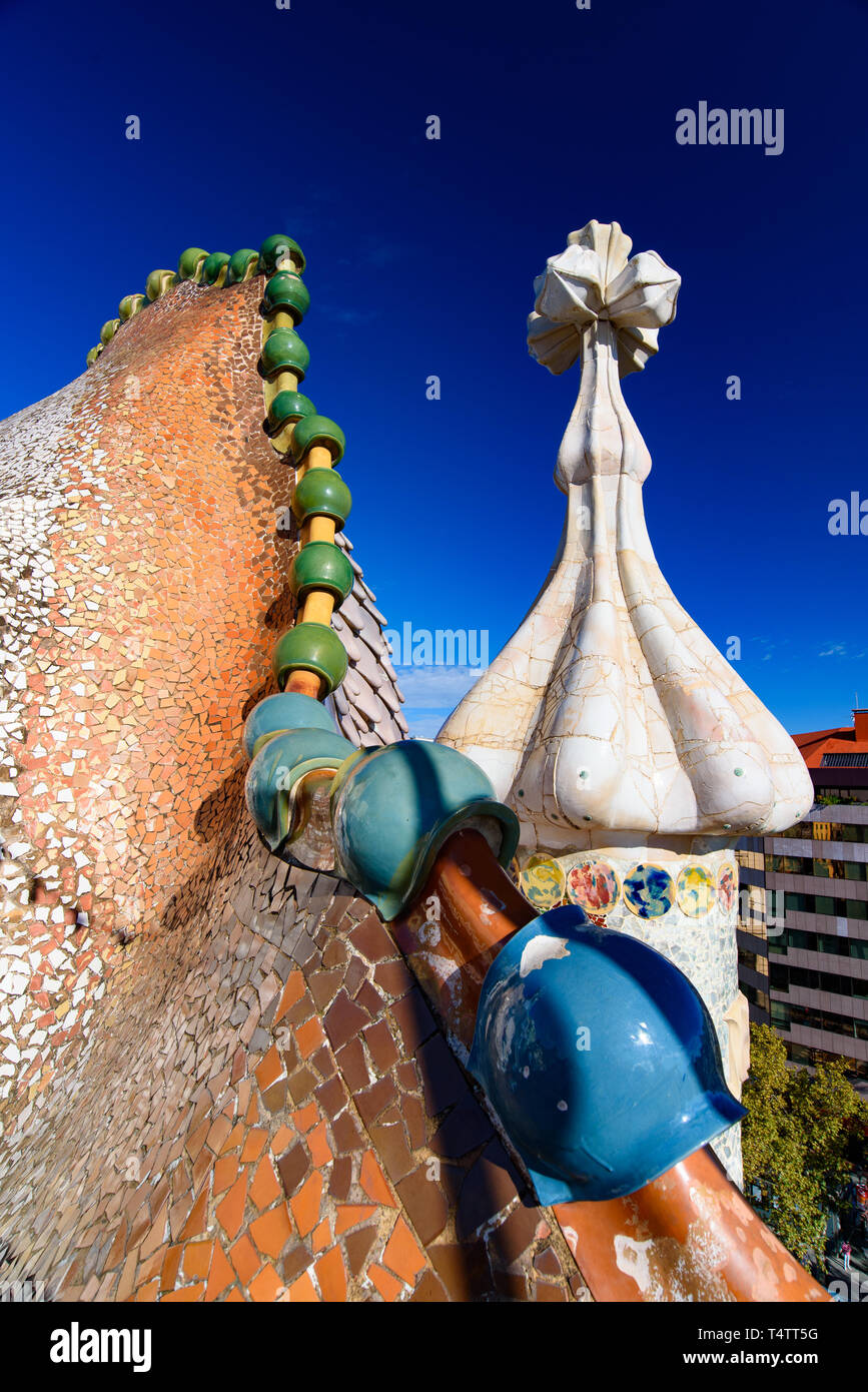 Toit de la Casa Batlló Dragon exposée à Barcelone, Espagne Banque D'Images