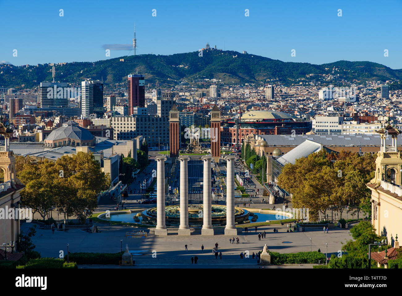 Vue de la Fontaine Magique square et la ville de Barcelone Banque D'Images