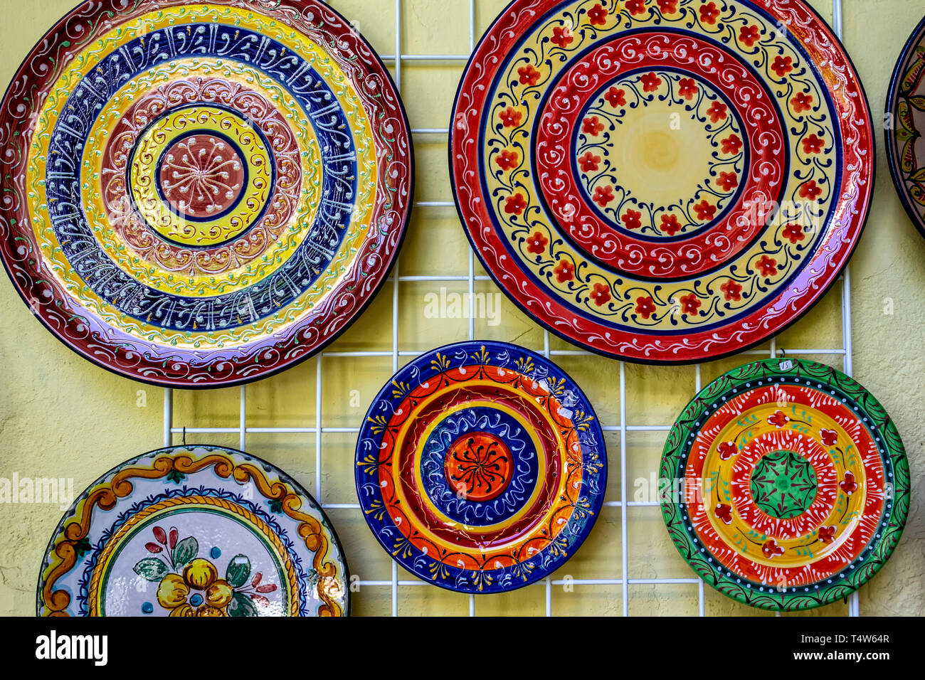 Assiettes en céramique Banque de photographies et d’images à haute