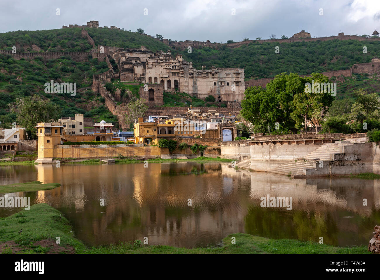 Nawal Sagar Lake et Garh Palace, Bundi, Rajasthan, Inde Banque D'Images