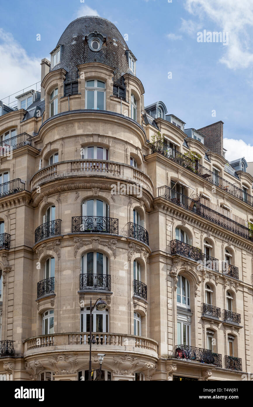 12 Rue Du Faubourg Saint-antoine 75012 Paris L'architecture française classique le long de la rue du Faubourg-Saint