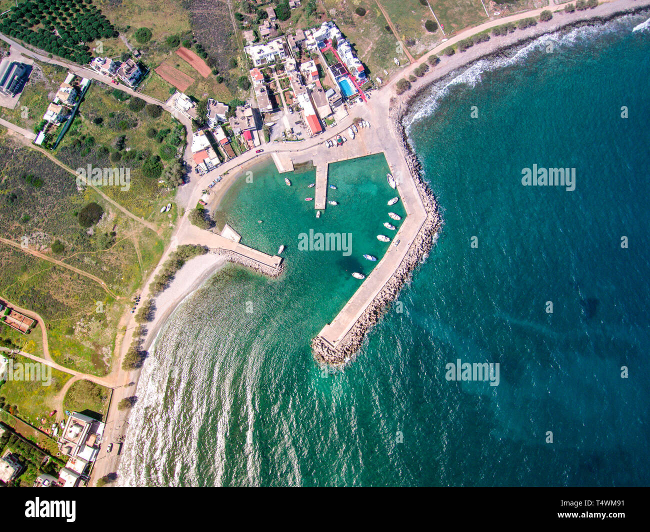 Vue sur le village grec traditionnel de Milatos, Crète, Grèce. Banque D'Images