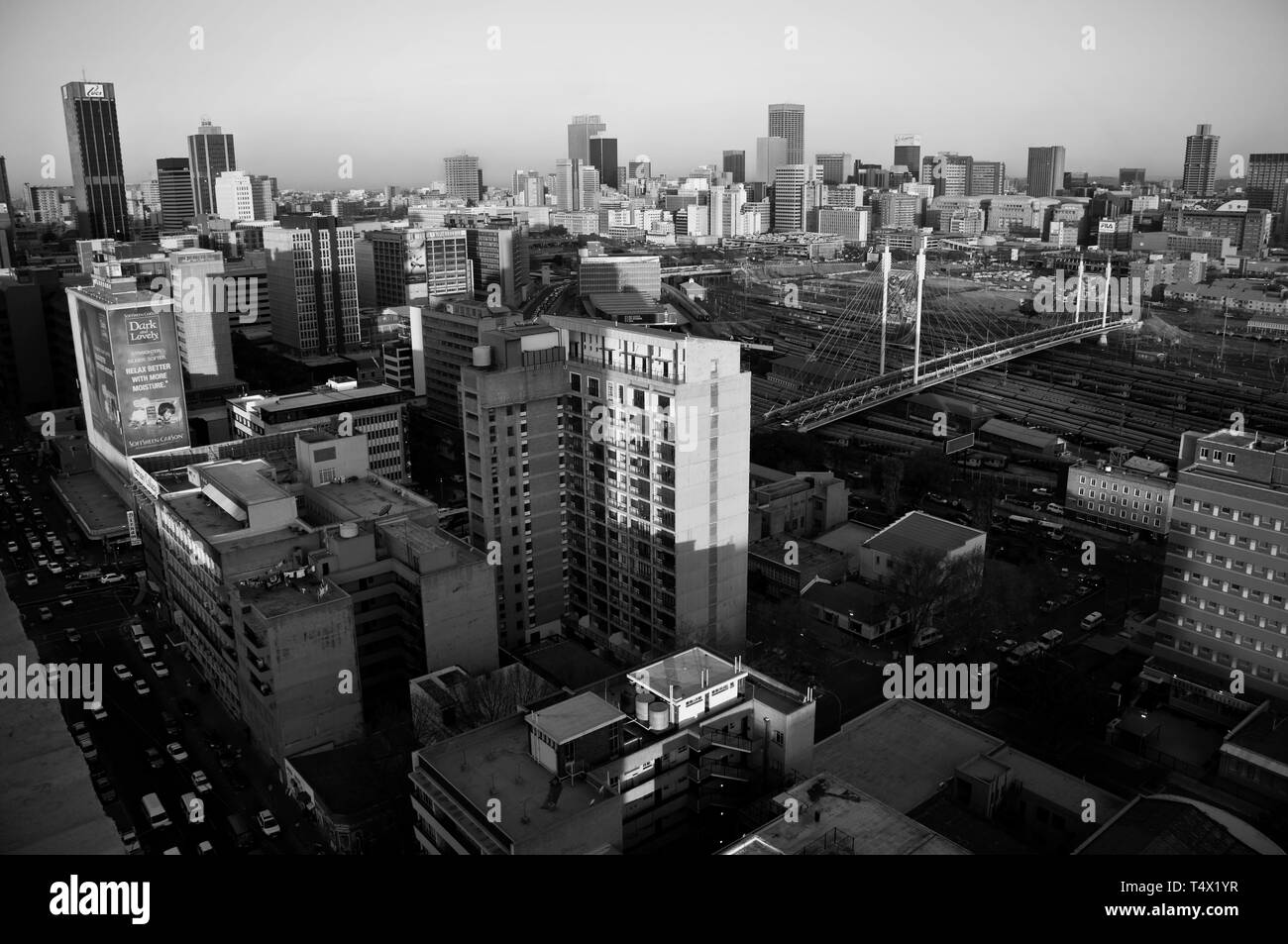 Noir et blanc à la ville de Johannesburg plus de Braamfontein toit. L'Afrique du Sud Banque D'Images