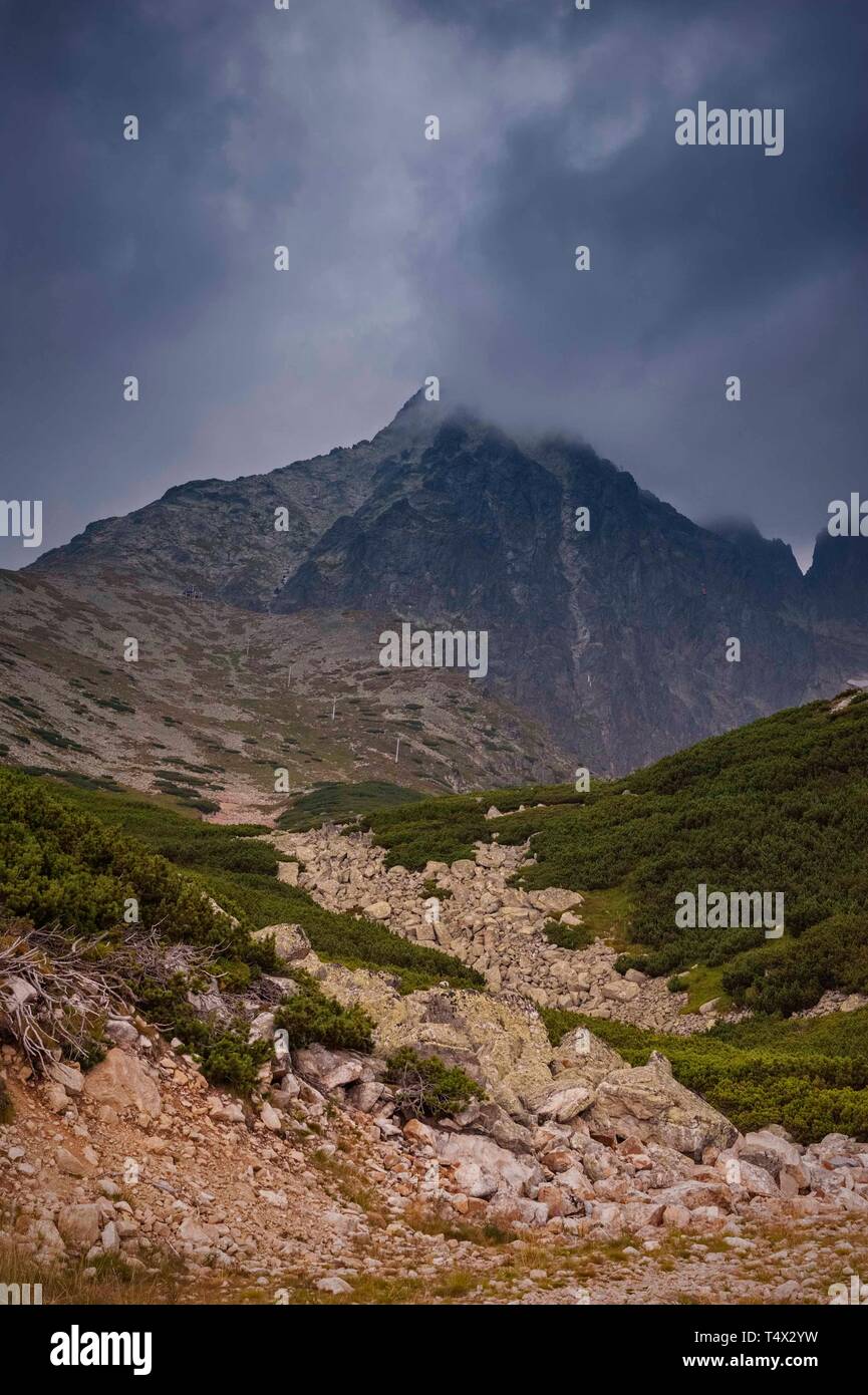 À partir de la randonnée à Hrebienok Skalnaté pleso Banque D'Images