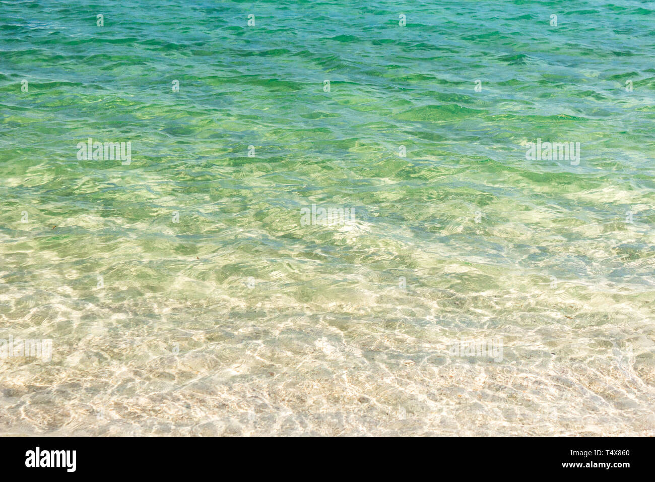 Bleu clair transparent fond de l'eau plage Banque D'Images