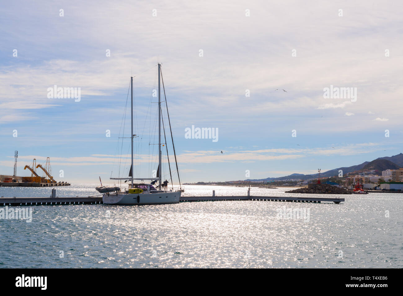 GARRUCHA, ESPAGNE - 23 janvier 2019 une belle marina avec des yachts de luxe et bateaux à moteur dans la ville balnéaire de Garrucha Banque D'Images