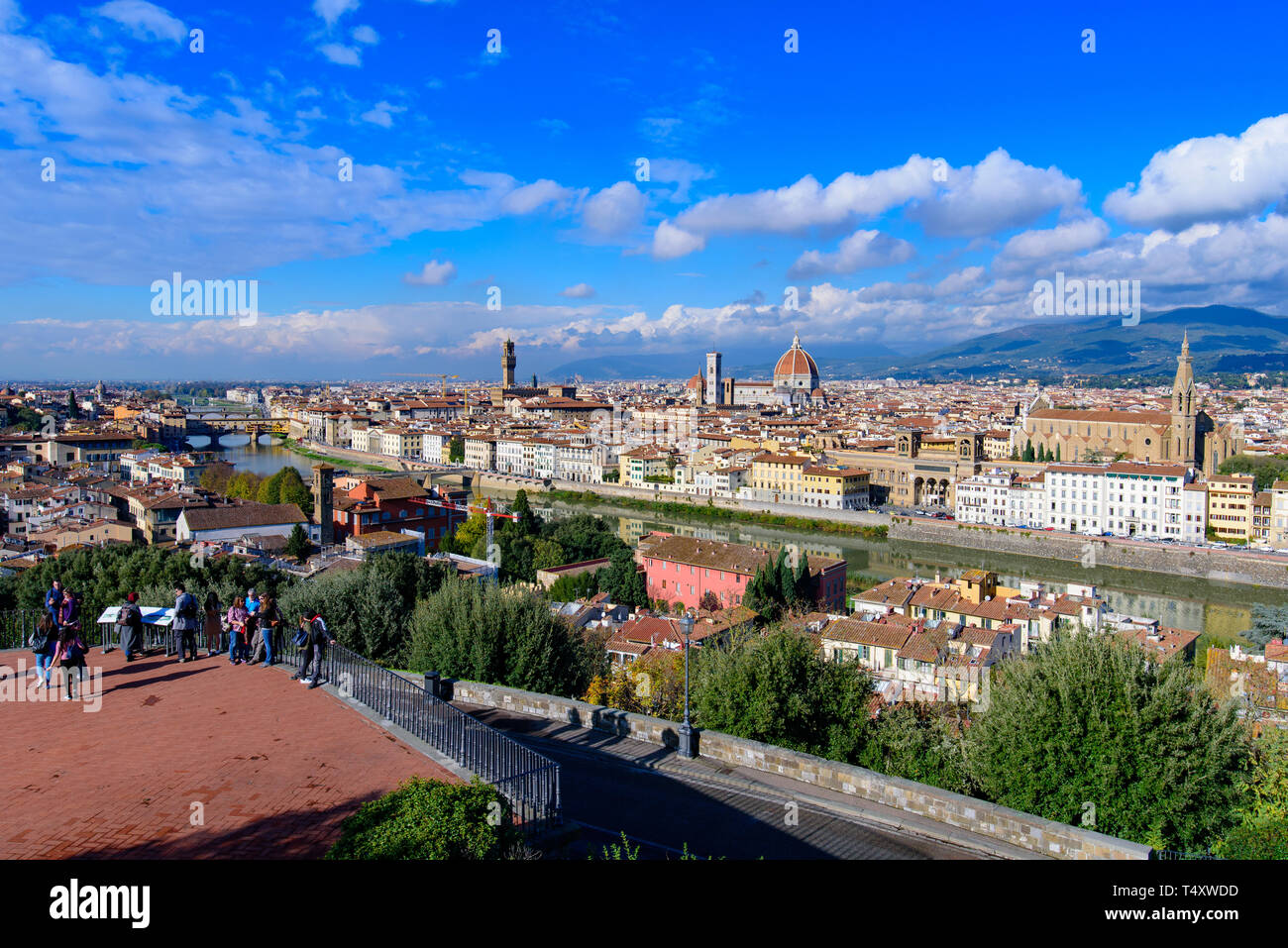 Vue panoramique sur la ville de Florence depuis la place Michelangelo en Italie Banque D'Images