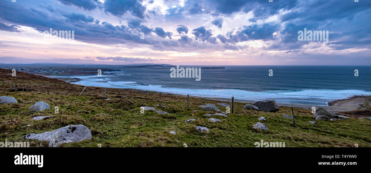 Bloody Foreland, littoral de la région de Donegal Gaeltacht. Façon sauvage de l'Atlantique - l'Irlande. Banque D'Images