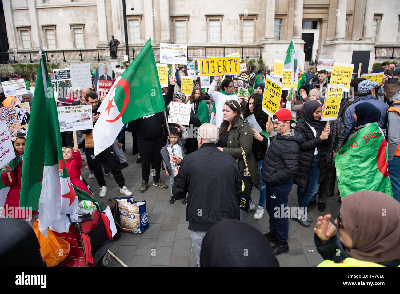 London UK 15 avril 2019. Mars algérien sur Trafalgar Square, Londres, Angleterre Banque D'Images