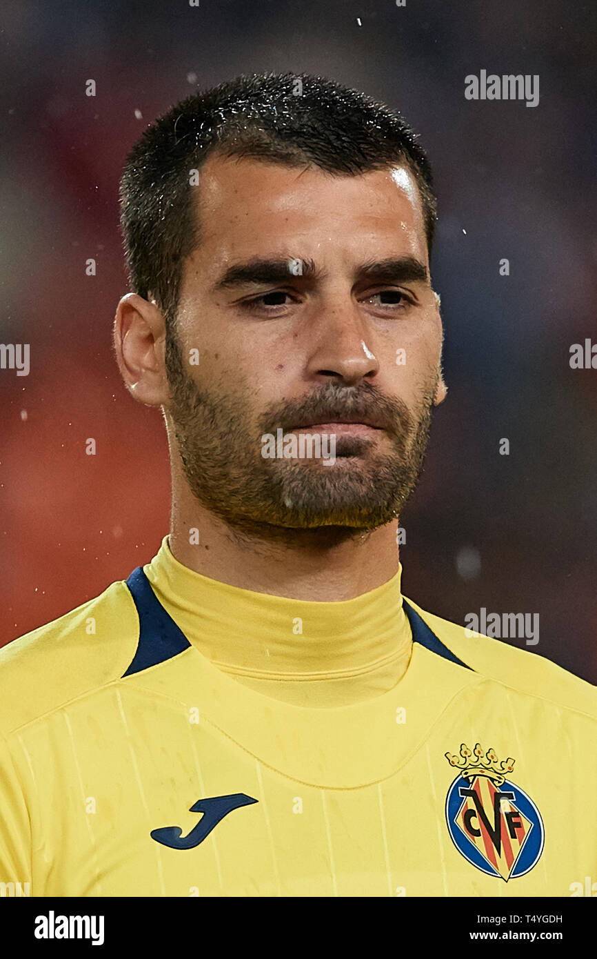 Valence, Espagne - AVRIL 18 : Manu Trigueros de Villarreal CF a l'air sur l'avant de l'UEFA Europa League quart de finale deuxième match de jambe entre Valence et Villarreal à l'Estadi de Mestalla le 18 avril 2019 à Valence, en Espagne. (Photo de David Aliaga/MO Media) Banque D'Images