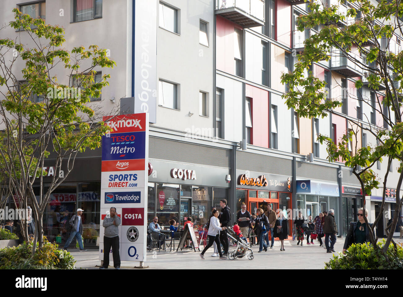 Le logement et le développement commercial, Wembley Central doté d'affichage pour les marques bien connues Banque D'Images