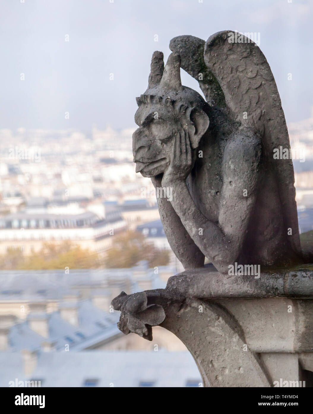 Chimera sur Notre Dame de Paris Banque D'Images