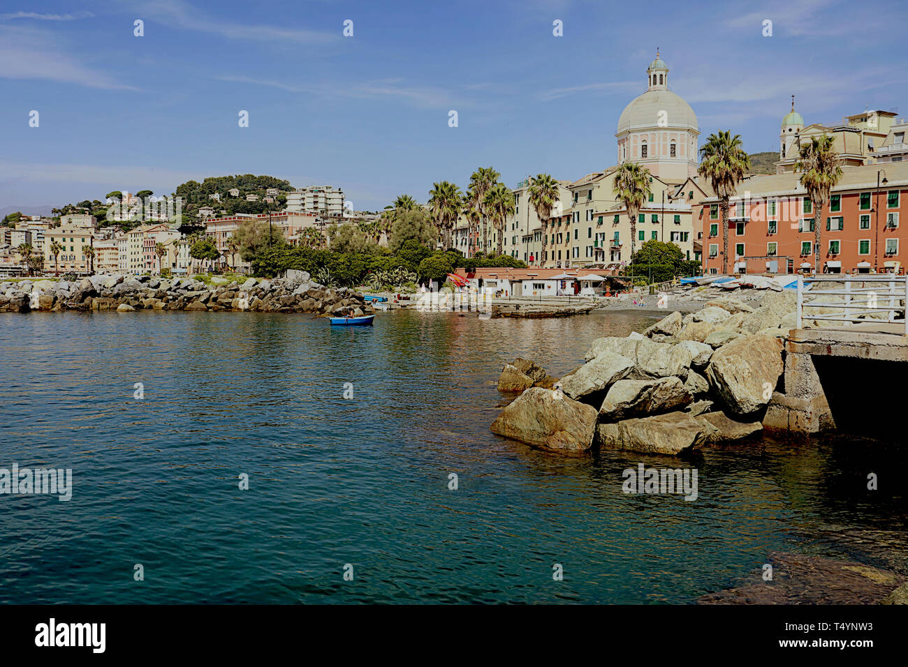 Pegli, petite ville et banlieue de Gênes sur la mer Ligure, Italie - Vue panoramique de la mer Banque D'Images