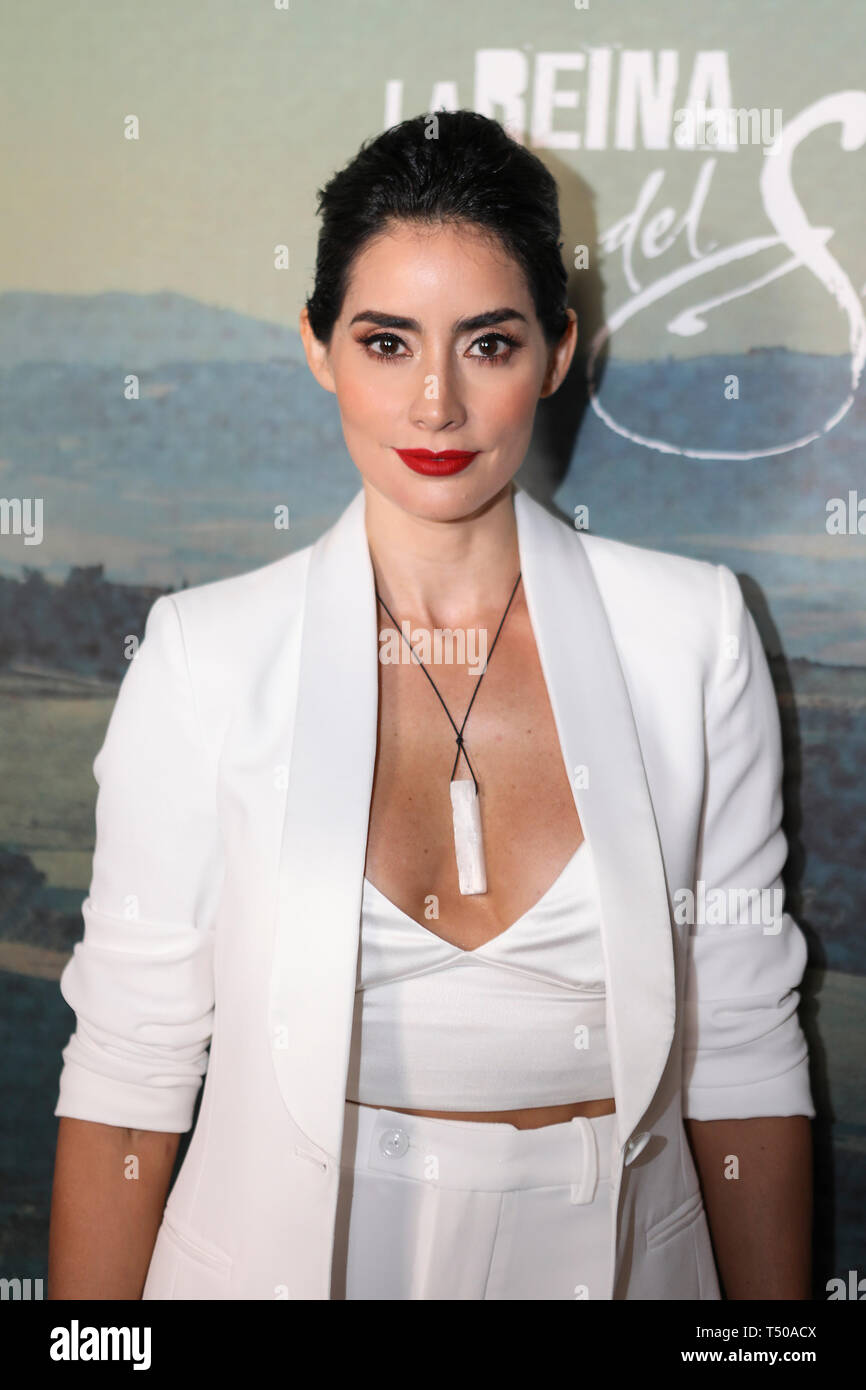 La Reina Del Sur Saison 2 Miami, FL, USA. 18 avr, 2019. Paola Nuñez au tapis rouge première  projection et Q&R pour la saison 2 de Telemundo's La Reina del Sur à  l'Telemundo Center à Miami, Floride le