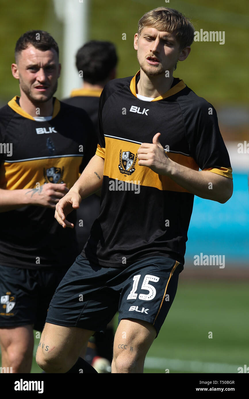 Burslem, Stoke-on-Trent, Royaume-Uni. Apr 19, 2019. Port Vale defender Nathan Smith (15) au cours de l'EFL Sky Bet match de Ligue 2 entre le port Vale et Vale Park à Stevenage, Burslem, Angleterre le 19 avril 2019. Photo par Jurek Biegus. Usage éditorial uniquement, licence requise pour un usage commercial. Aucune utilisation de pari, de jeux ou d'un seul club/ligue/dvd publications. Credit : UK Sports Photos Ltd/Alamy Live News Banque D'Images