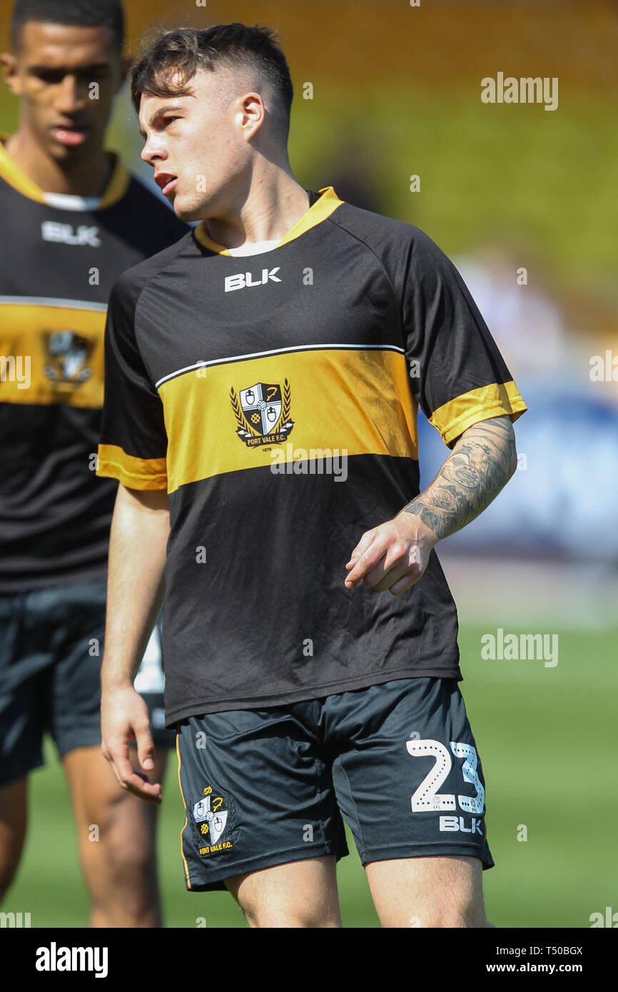 Burslem, Stoke-on-Trent, Royaume-Uni. Apr 19, 2019. Port Vale defender Mitchell Clark (23) au cours de l'EFL Sky Bet match de Ligue 2 entre le port Vale et Vale Park à Stevenage, Burslem, Angleterre le 19 avril 2019. Photo par Jurek Biegus. Usage éditorial uniquement, licence requise pour un usage commercial. Aucune utilisation de pari, de jeux ou d'un seul club/ligue/dvd publications. Credit : UK Sports Photos Ltd/Alamy Live News Banque D'Images