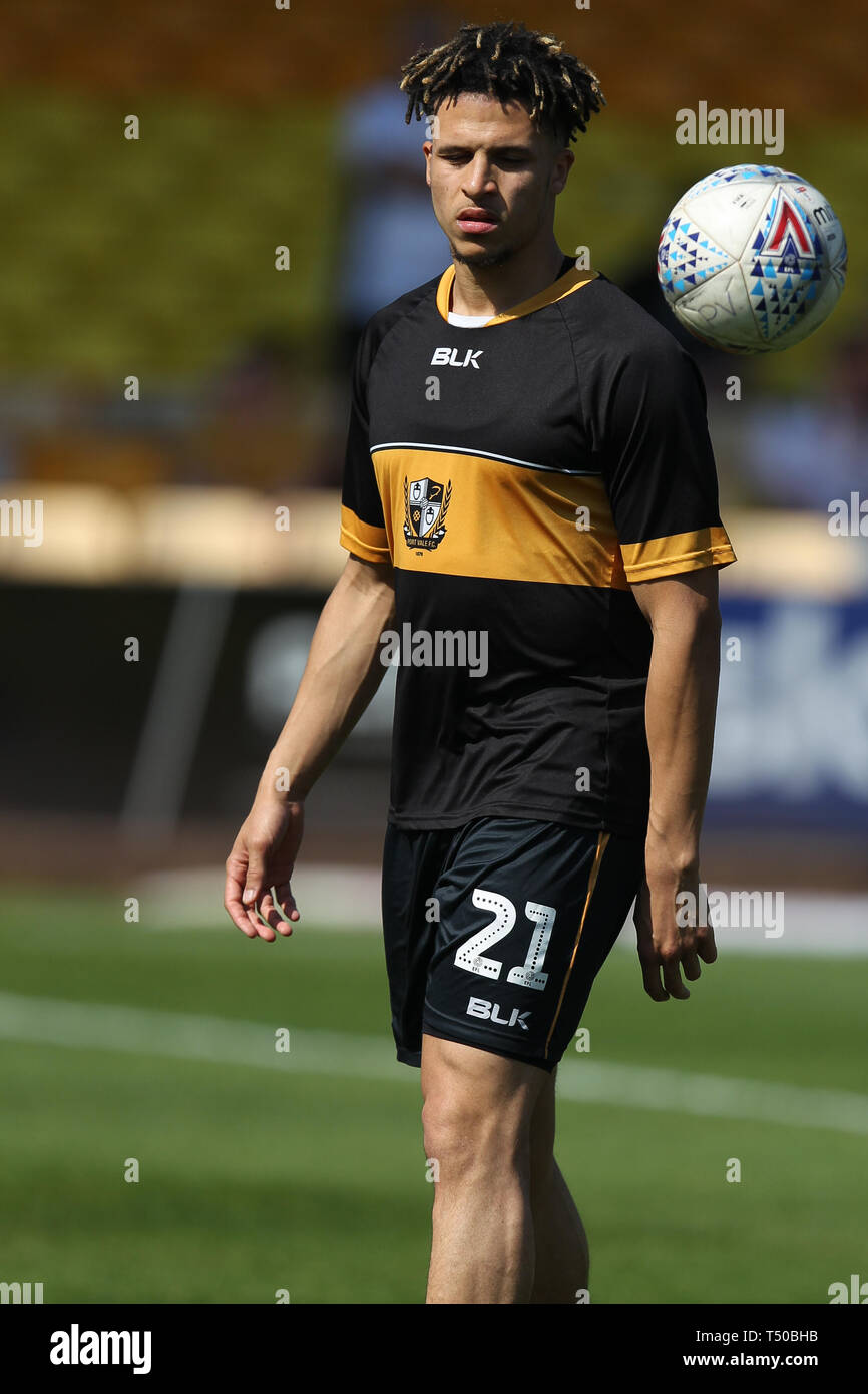 Burslem, Stoke-on-Trent, Royaume-Uni. Apr 19, 2019. Port Vale defender Theo Vassell (21) au cours de l'EFL Sky Bet match de Ligue 2 entre le port Vale et Vale Park à Stevenage, Burslem, Angleterre le 19 avril 2019. Photo par Jurek Biegus. Usage éditorial uniquement, licence requise pour un usage commercial. Aucune utilisation de pari, de jeux ou d'un seul club/ligue/dvd publications. Credit : UK Sports Photos Ltd/Alamy Live News Banque D'Images