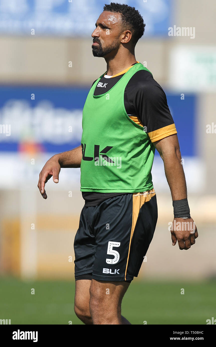 Burslem, Stoke-on-Trent, Royaume-Uni. Apr 19, 2019. Port Vale defender Leon Legge (5) au cours de l'EFL Sky Bet match de Ligue 2 entre le port Vale et Vale Park à Stevenage, Burslem, Angleterre le 19 avril 2019. Photo par Jurek Biegus. Usage éditorial uniquement, licence requise pour un usage commercial. Aucune utilisation de pari, de jeux ou d'un seul club/ligue/dvd publications. Credit : UK Sports Photos Ltd/Alamy Live News Banque D'Images