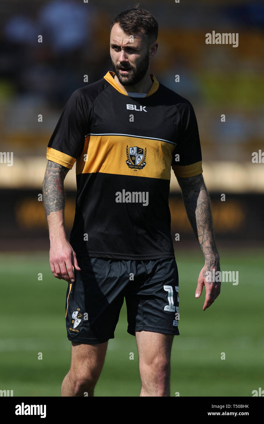 Burslem, Stoke-on-Trent, Royaume-Uni. Apr 19, 2019. Port Vale defender Connell Rawlinson (13) au cours de l'EFL Sky Bet match de Ligue 2 entre le port Vale et Vale Park à Stevenage, Burslem, Angleterre le 19 avril 2019. Photo par Jurek Biegus. Usage éditorial uniquement, licence requise pour un usage commercial. Aucune utilisation de pari, de jeux ou d'un seul club/ligue/dvd publications. Credit : UK Sports Photos Ltd/Alamy Live News Banque D'Images