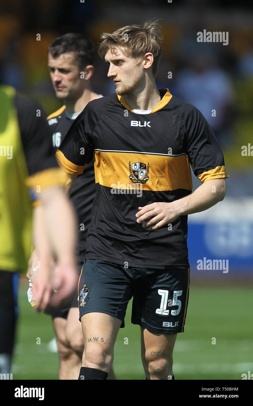 Burslem, Stoke-on-Trent, Royaume-Uni. Apr 19, 2019. Port Vale defender Nathan Smith (15) au cours de l'EFL Sky Bet match de Ligue 2 entre le port Vale et Vale Park à Stevenage, Burslem, Angleterre le 19 avril 2019. Photo par Jurek Biegus. Usage éditorial uniquement, licence requise pour un usage commercial. Aucune utilisation de pari, de jeux ou d'un seul club/ligue/dvd publications. Credit : UK Sports Photos Ltd/Alamy Live News Banque D'Images