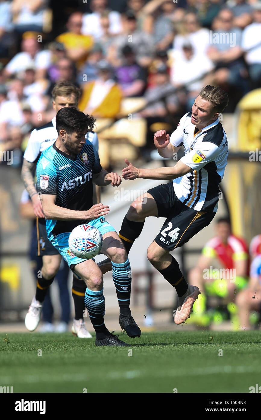 Burslem, Stoke-on-Trent, Royaume-Uni. Apr 19, 2019. Port Vale terrain Ben Whitfield (24) au cours de l'EFL Sky Bet match de Ligue 2 entre le port Vale et Vale Park à Stevenage, Burslem, Angleterre le 19 avril 2019. Photo par Jurek Biegus. Usage éditorial uniquement, licence requise pour un usage commercial. Aucune utilisation de pari, de jeux ou d'un seul club/ligue/dvd publications. Credit : UK Sports Photos Ltd/Alamy Live News Banque D'Images