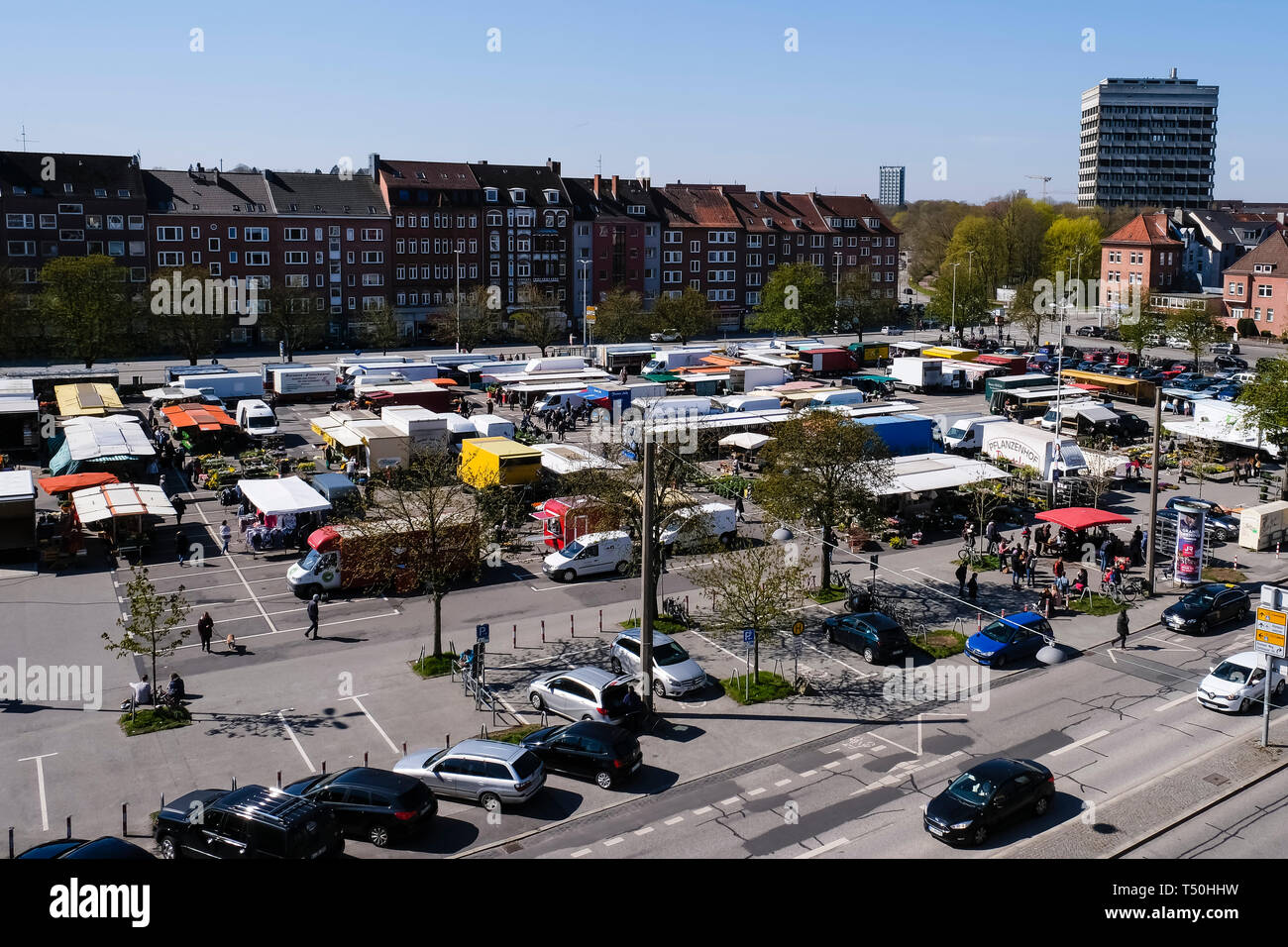 Kiel, Allemagne. 17 avr, 2019. Les étals de marché sont situés sur le terrain de forage. Crédit : Frank Molter/dpa/Alamy Live News Banque D'Images
