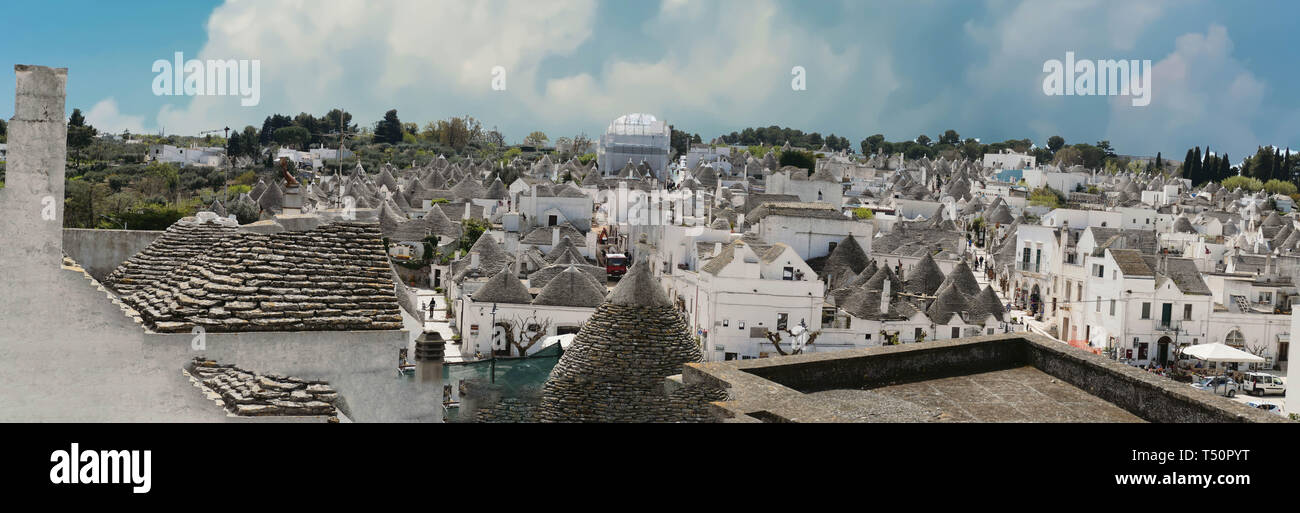 Cône de pierre toits de maisons trulli à Alberobello, dans les Pouilles, Italie Banque D'Images