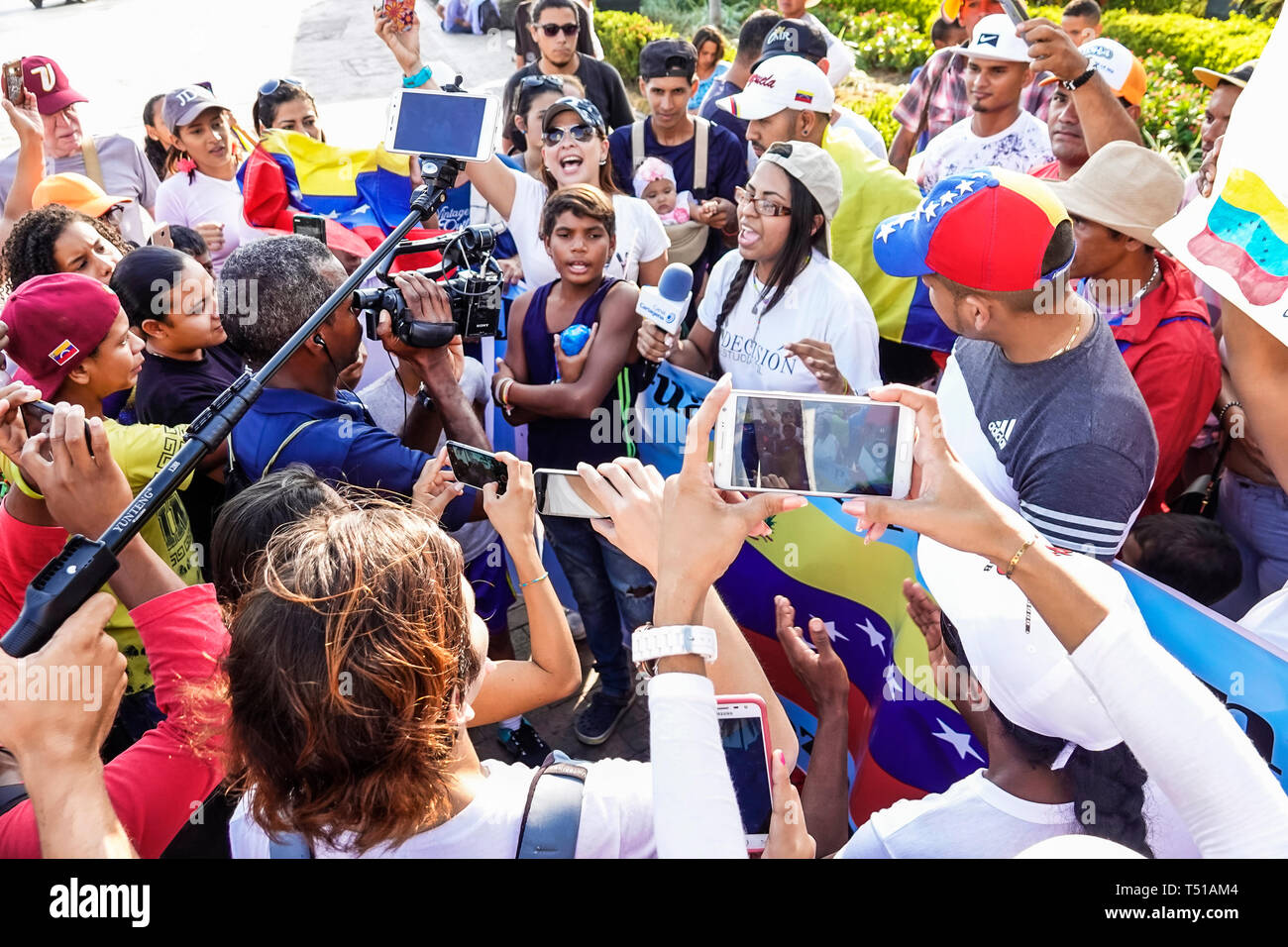 Carthagène Colombie,résidents hispaniques,homme hommes,femme femmes,manifestants,manifestation,exilés vénézuéliens,soutien du président intérimaire Banque D'Images