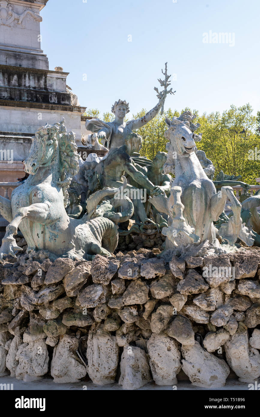 Statue de la fontaine de la Place des Quinconces à Bordeaux Banque D'Images