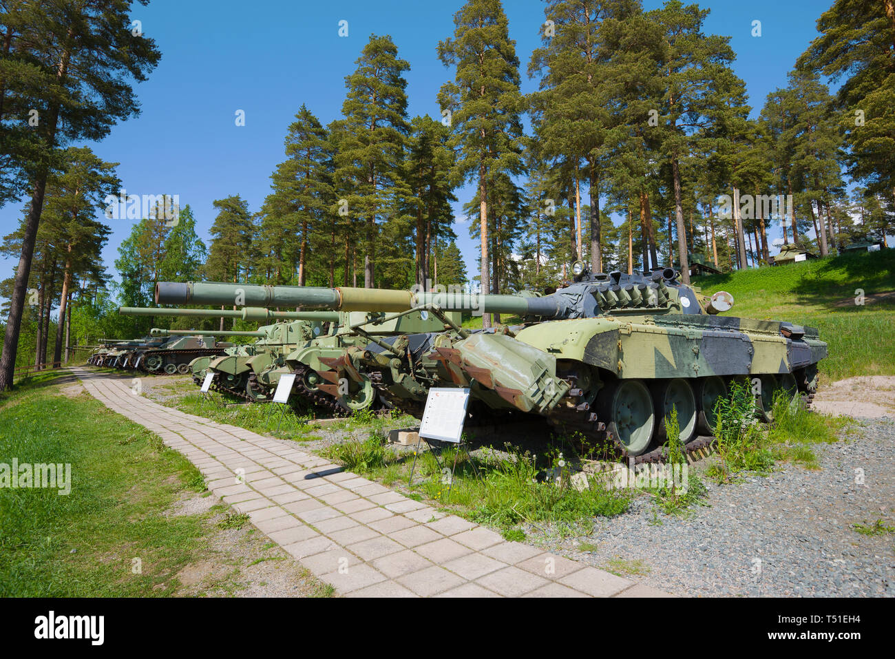 PAROLA, FINLANDE - le 10 juin 2017 : sur les ruelles de la Parola Tank Museum. Vue sur le Soviet tank T-72M1. La Finlande Banque D'Images