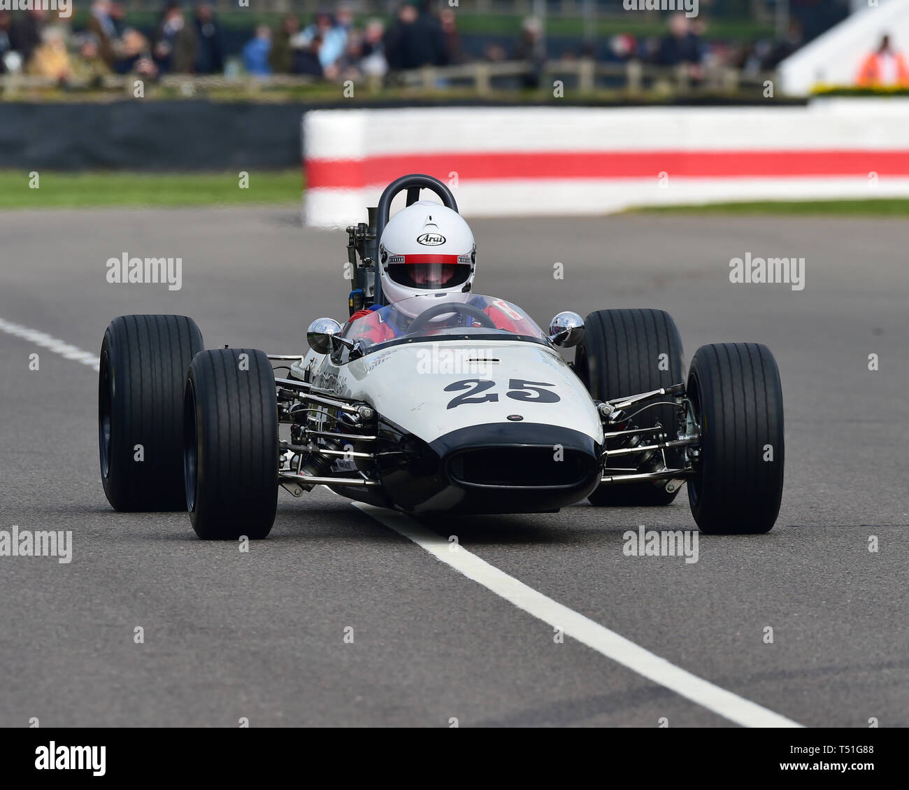 Andrew Hibberd, Brabham BT18, Ford Derek Bell Cup, 1 Litre la Formule 3 voitures, 1964 à 1970, 77e réunion des membres, Goodwood, West Sussex, Angleterre, le 2 avril Banque D'Images