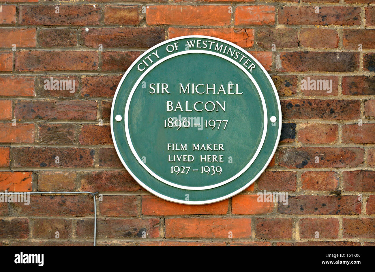 Londres, Angleterre, Royaume-Uni. Vert : Plaque commémorative Sir Michael Balcon (1890-1977), c'est vécu ici, 1927-1939. 57A Tufton Street (1997) Banque D'Images