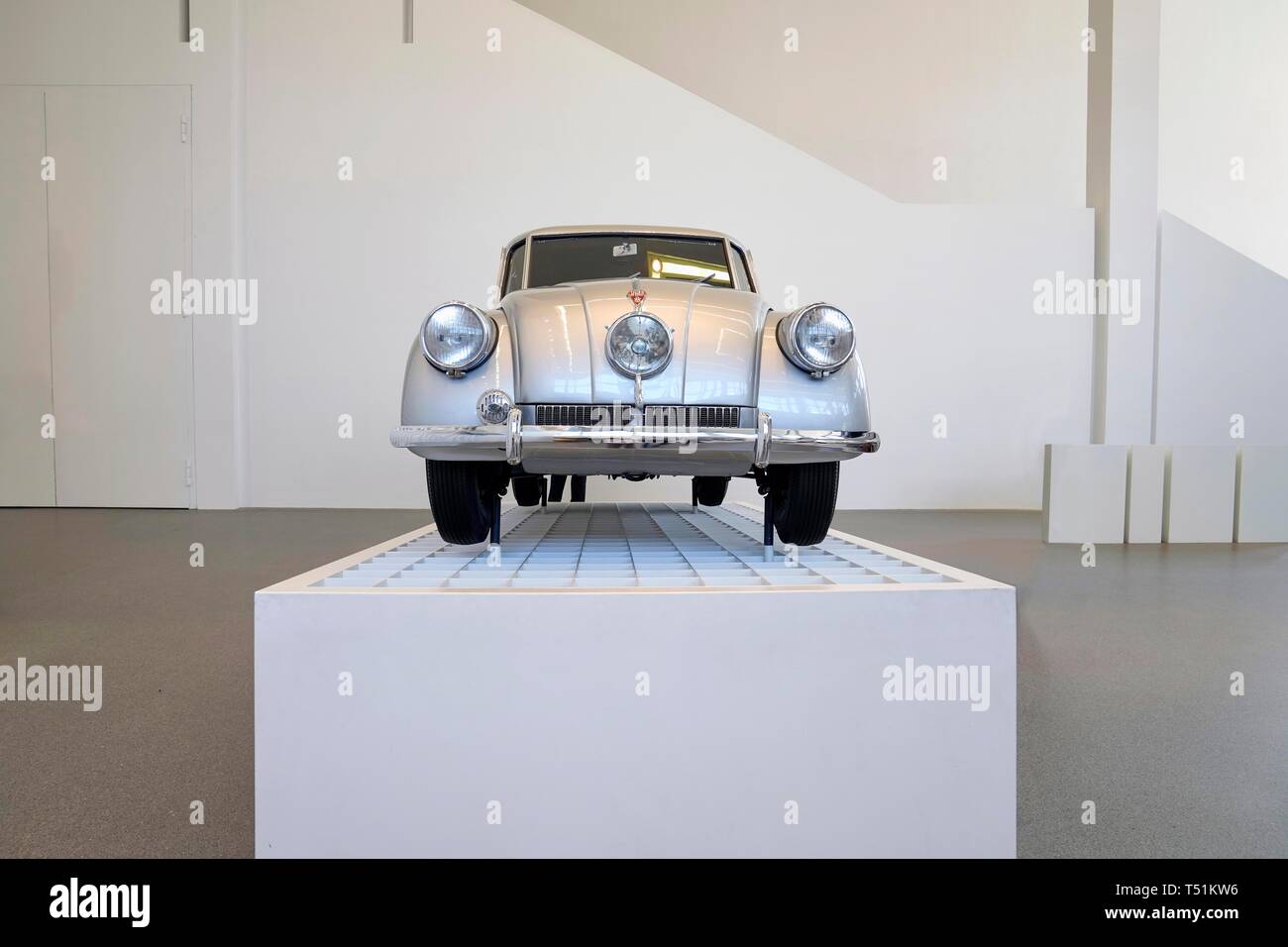 Les voitures historiques, de l'argent ou 600 Tatra Tatraplan, Pinakothek der Moderne, Munich, Bavière, Allemagne Banque D'Images