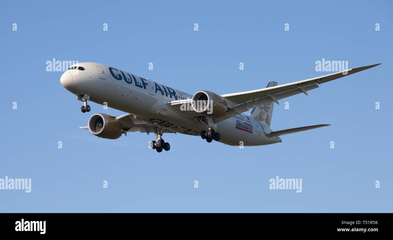 Gulf Air Boeing 787 Dreamliner A9C-FF en approche finale à l'aéroport de Londres Heathrow LHR Banque D'Images