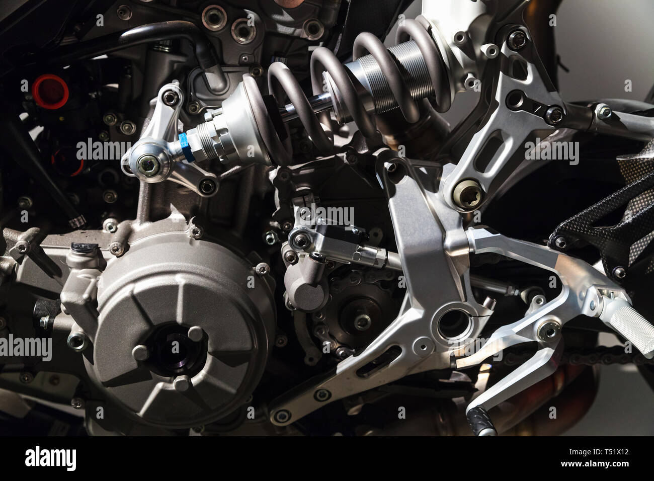 Fragment de moto de luxe, le moteur et la transmission, la photo en gros Banque D'Images