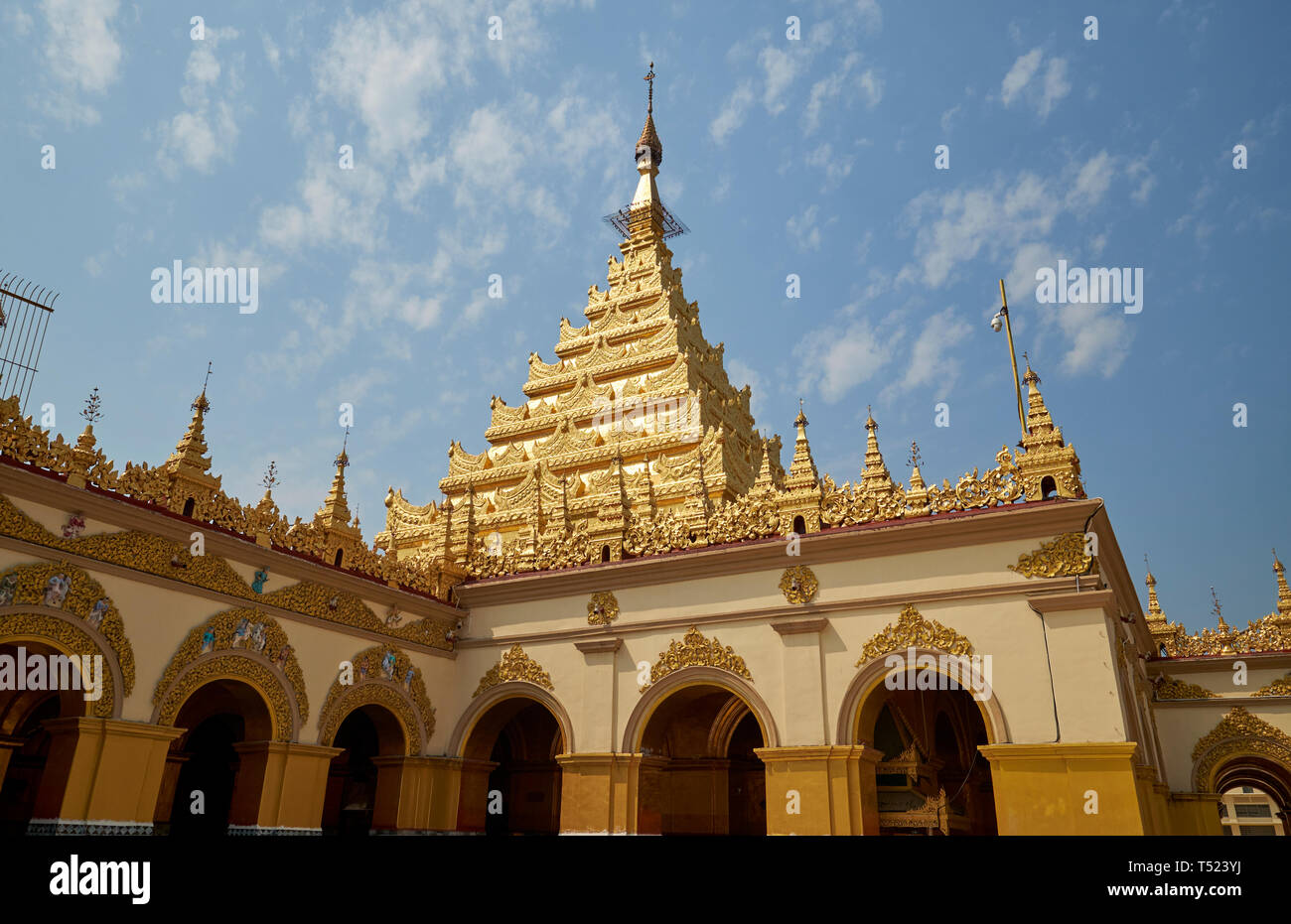 Le temple le plus vénéré dans la région de Mandalay, Myanmar, l'or brillant, Temple du Bouddha Mahamuni. Banque D'Images