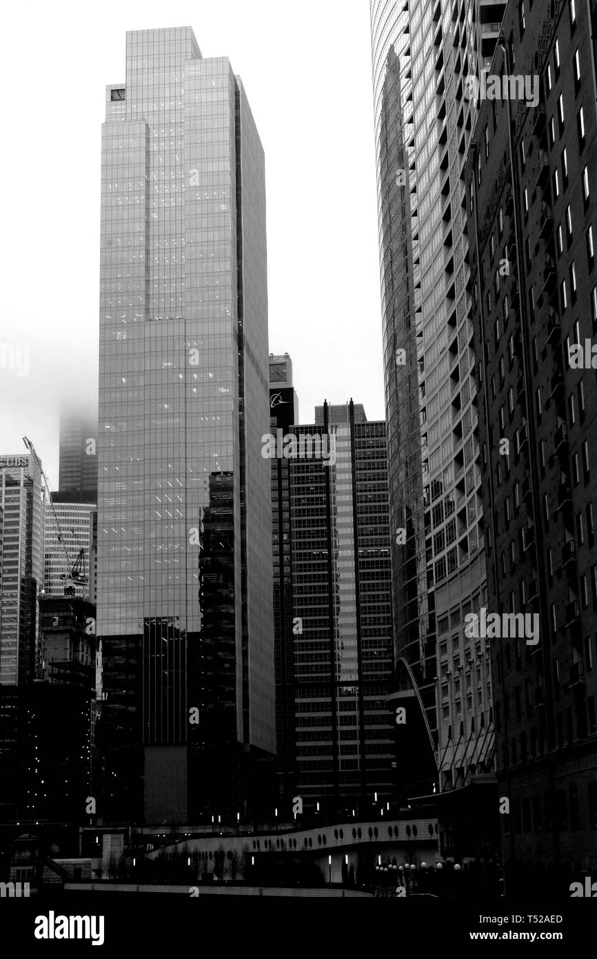 150 n Riverside, un nouveau bâtiment dans le centre-ville de Chicago, Illinois, sur la rivière Chicago en noir et blanc Banque D'Images