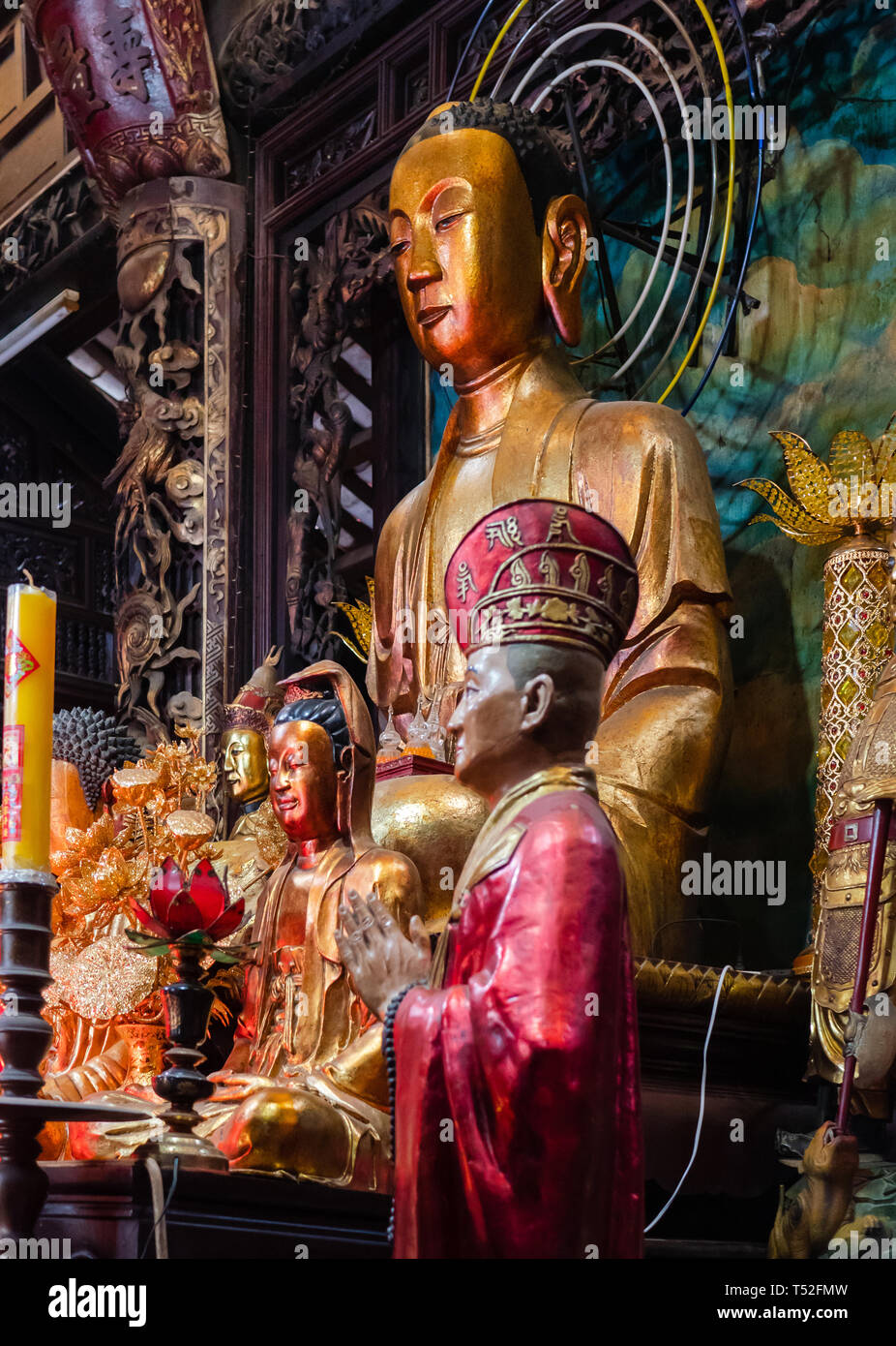 Golden Buddha image au Temple, Vinh Trang Vinh Trang Chua, à My Tho, le delta du Mékong du Vietnam. Le temple a été construit au cours de Banque D'Images