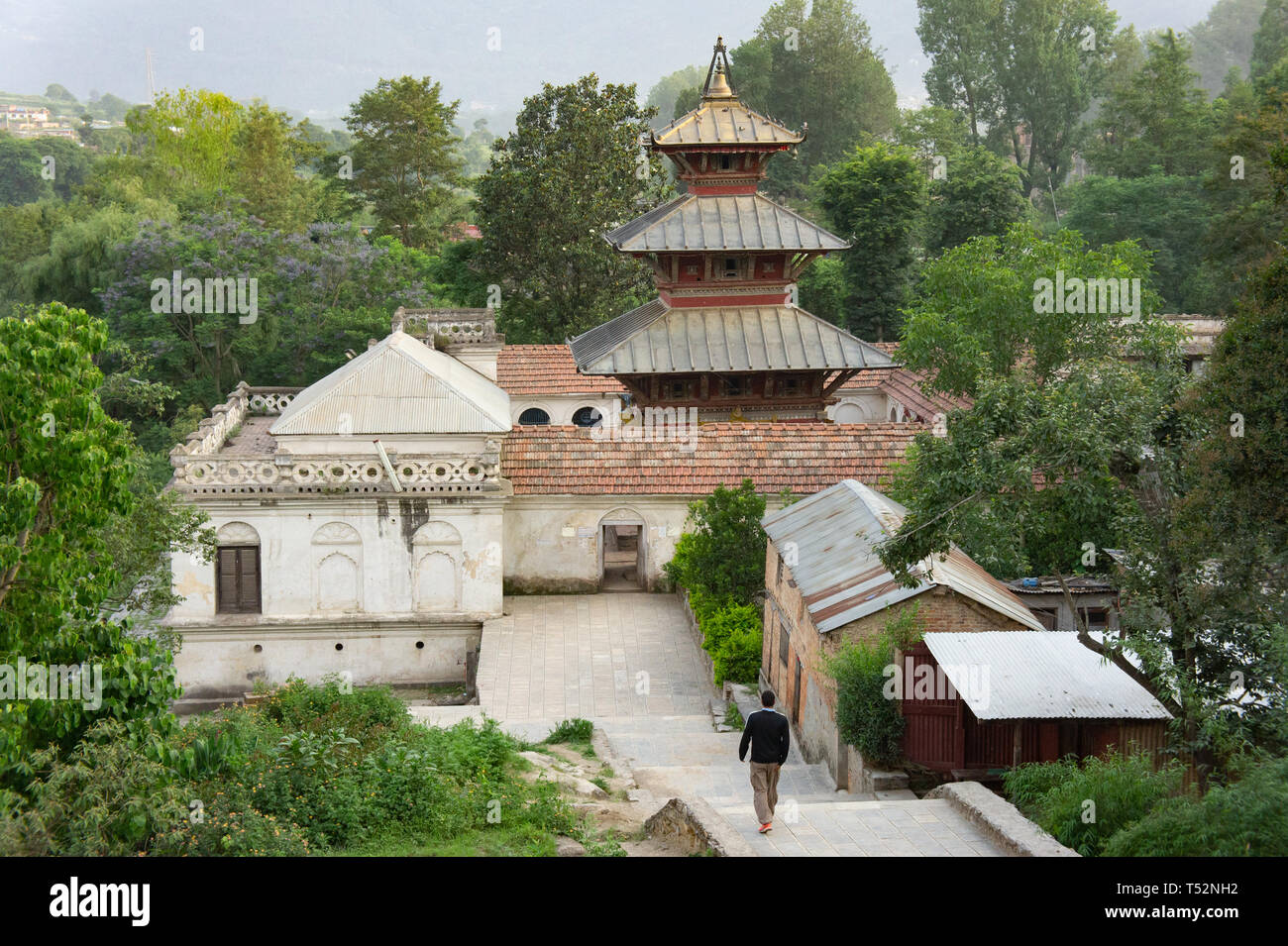 Katmandou, Népal - Juin 03, 2017 : Avis de Jal Vinayak temple à Chovar dans la vallée de Katmandou, Népal. Banque D'Images