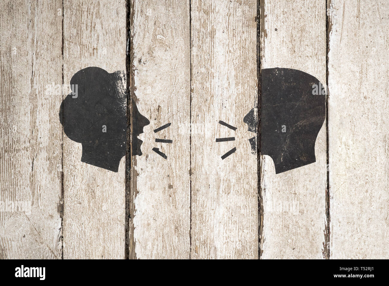 Les gens parlant d'ossature sur fond de bois. L'homme et la femme icône conversation illustration isolé sur fond blanc. La tête, les gens, d'écouter et Banque D'Images