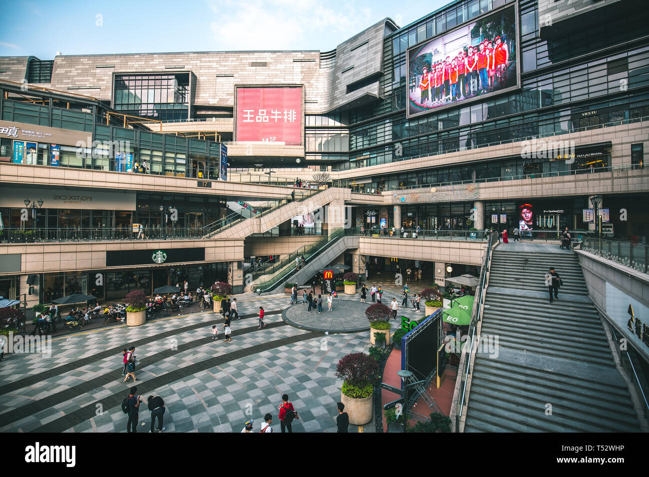 Tahoe Plaza, Fuzhou, Chine - 06 Avril 2019 : fermé vue sur Tahoe PLaza shopping mall, l'un des plus centre commercial de luxe à Fuzhou City, Chine Banque D'Images