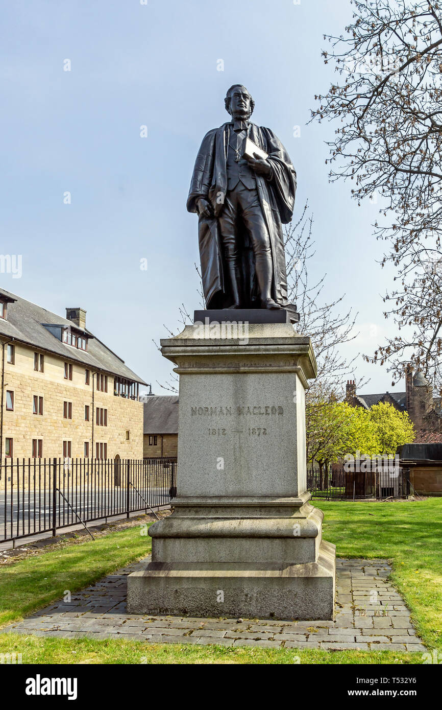 Statue de Norman MacLeod à l'angle de la rue du Château et la place de la Cathédrale, près de la cathédrale de Glasgow à Glasgow Scotland UK Banque D'Images
