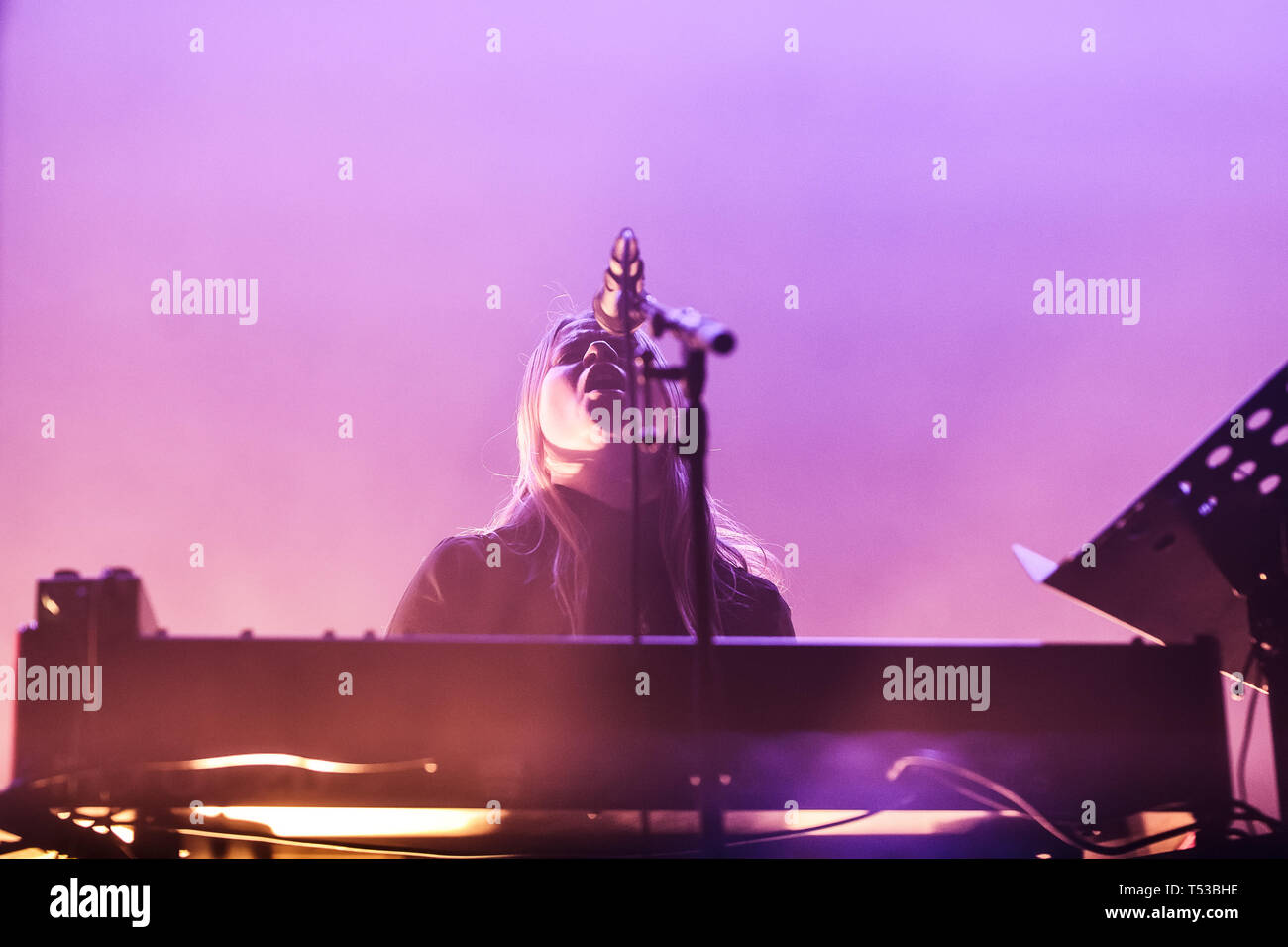 Pays-bas, Tilburg - Avril 12, 2019. Le compositeur et pianiste suédois Anna von Hausswolff effectue un concert live au cours de la Dutch metal festival Roadburn Festival 2019 à Tilburg. (Photo crédit : Gonzales Photo - Peter Troest). Banque D'Images