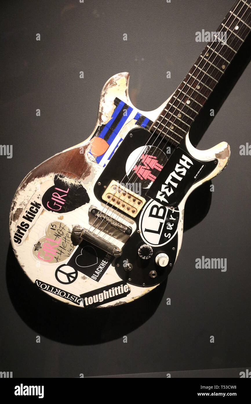 20 avril 2019 - New York City, New York, États-Unis - 'MELODY MAKER' Gibson Guitare  électrique administré par JOAN JETT sur l'affichage à l 'Play It Loud :  instruments de Rock and